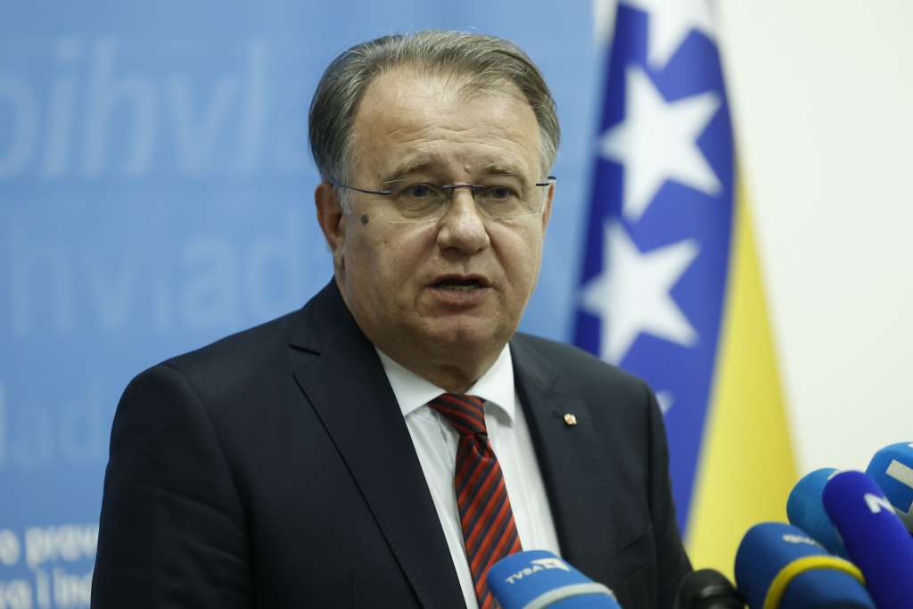 Nakon oporavka vratit će se obavljanju službenih dužnosti, saopćeno je iz Ureda Vlade FBiH za odnose s javnošću