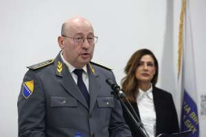 SARAJEVO, 27. februara (FENA) - Dvadeset i pet kadeta 12. klase Granične policije Bosne i Hercegovine danas je svečano položilo zakletvu, nakon obuke i stručnog usavršavanja stekli su uslove za čin 'mlađi inspektor'.(Foto FENA/Amer Kajmović)