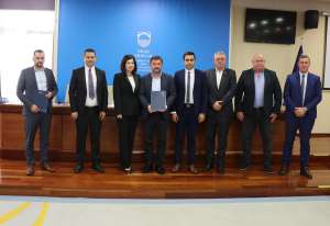 MOSTAR, 28. aprila (FENA) - Grad Mostar uime Zračne luke Mostar i kompanija 