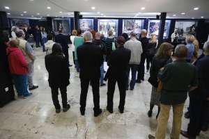 SARAJEVO, 5. maja (FENA) - Povodom obilježavanja Dana Kantona Sarajevo, večeras je u  Galeriji JU Bosanski kulturni centar Kantona Sarajevo otvorena izložba ''Plač za 1.601 dijete'' koja predstavlja selekciju fotografija Rikarda Larme, nastalih tokom opsade Sarajeva koje govore o svakodnevnici i djetinjstvu suočenom sa brutalnošću rata. (Foto FENA/Almir Razić)