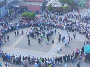 U Velikoj Kladuši danas je upriličeno obilježavanje Dana bijelih traka, godišnjeg podsjetnika na stradanja nesrpskog stanovništva u Prijedoru i okolnim mjestima tokom rata u Bosni i Hercegovini od 1992. do 1995. godine. Obilježavanje, koje se održava već jedanaestu godinu zaredom u organizaciji Bošnjačke zajednice kulture „Preporod“ Velika Kladuša, okupilo je brojne građane, predstavnike lokalne vlasti i aktiviste, s ciljem odavanja počasti nevinim žrtvama i podsjećanja na zločine koji ne smiju biti zaboravljeni.