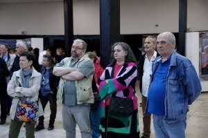 SARAJEVO, 5. maja (FENA) - Povodom obilježavanja Dana Kantona Sarajevo, večeras je u  Galeriji JU Bosanski kulturni centar Kantona Sarajevo otvorena izložba ''Plač za 1.601 dijete'' koja predstavlja selekciju fotografija Rikarda Larme, nastalih tokom opsade Sarajeva koje govore o svakodnevnici i djetinjstvu suočenom sa brutalnošću rata. (Foto FENA/Almir Razić)