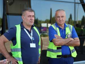 MOSTAR, 11. srpnja (FENA) –  Radnici Zračne luke Mostar održali su u petak ispred terminalne zgrade jednosatni štrajk upozorenja. Traže povećanje svojih plaća, a ako im se ne ispune uvjeti stupiti će u generalni štrajk.(Foto FENA/Branka Soldo)