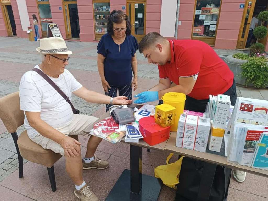Besplatni pregledi na Trgu mladih: Udruženje dijabetičara Brčko ukazalo na značaj prevencije