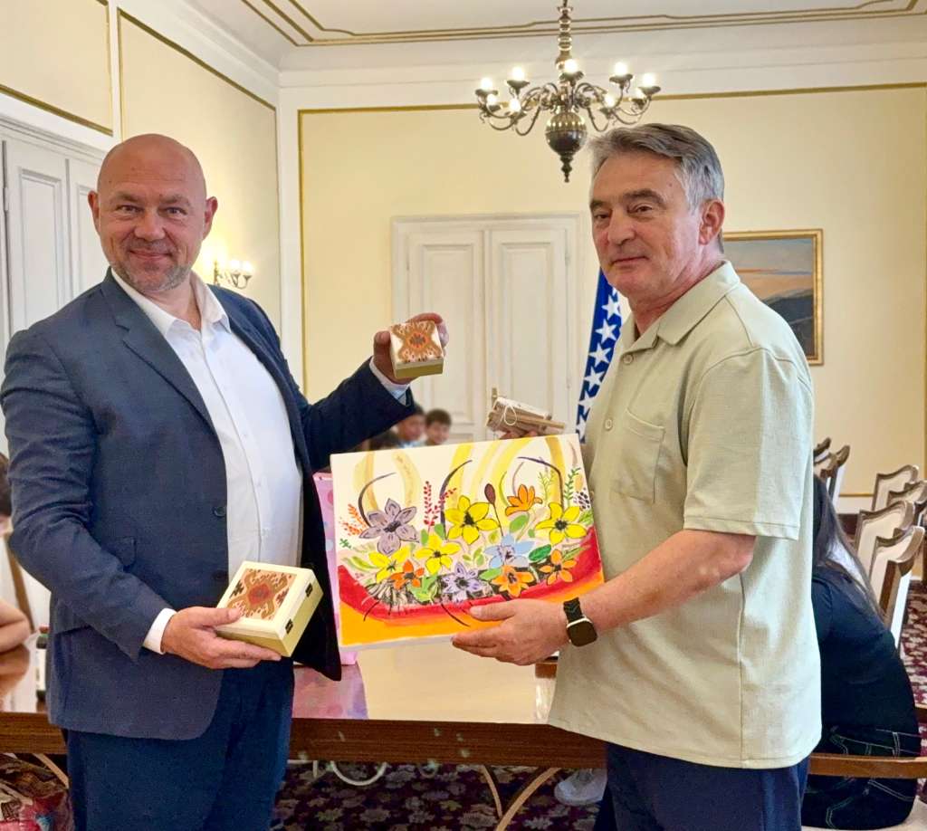 Komšić upriličio prijem za djecu i osoblje 'Doma za djecu bez roditeljskog staranja - Bjelave'