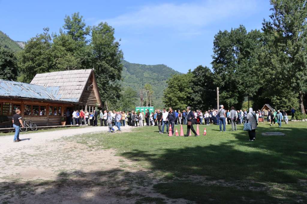 Općina Novo Sarajevo organizovala jednodnevni izlet za pripadnike boračke populacije na Boračkom jezeru