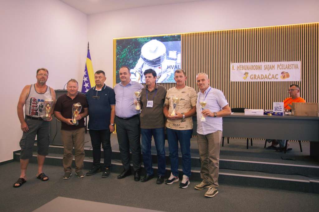 Uručeni pehari i medalje za najbolji med 8. sajma pčelarstva