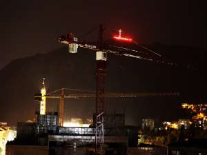 MOSTAR, 18. studenoga (FENA) – Stanovnici Mostara večeras su se pridružili obilježavanju Dana sjećanja na žrtve Domovinskog rata te žrtvu Vukovara i Škabrnje, sudjelujući u tradicionalnim večernjim procesijama, molitvi i paljenju svijeća. (Foto FENA/ES)