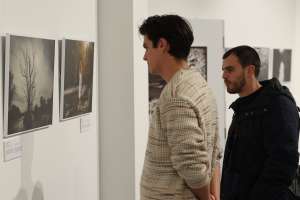 SARAJEVO, 12. novembra (FENA) – Izložba fotografija „Čuvarke rijeka“ otvorena je večeras u Sarajevu u Europe Houseu. (Foto Fena Harun Muminović)