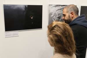 SARAJEVO, 12. novembra (FENA) – Izložba fotografija „Čuvarke rijeka“ otvorena je večeras u Sarajevu u Europe Houseu. (Foto Fena Harun Muminović)