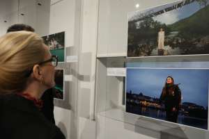 SARAJEVO, 12. novembra (FENA) – Izložba fotografija „Čuvarke rijeka“ otvorena je večeras u Sarajevu u Europe Houseu. (Foto Fena Harun Muminović)
