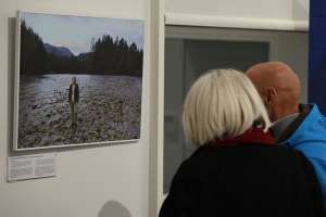 SARAJEVO, 12. novembra (FENA) – Izložba fotografija „Čuvarke rijeka“ otvorena je večeras u Sarajevu u Europe Houseu. (Foto Fena Harun Muminović)